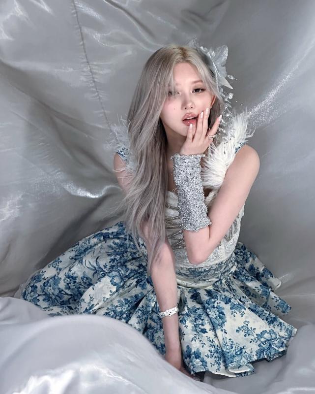 Nữ thần Kpop có mái tóc được ví như “cơ thể sống”, chung nhóm thì tàng hình nhưng đứng 1 mình chấp luôn Jang Wonyoung- Ảnh 7.