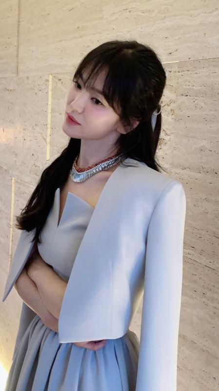 Hoá ra Song Hye Kyo làm tomboy đẹp thế này- Ảnh 16. Hoá ra Song Hye Kyo làm tomboy đẹp thế này- Ảnh 16.