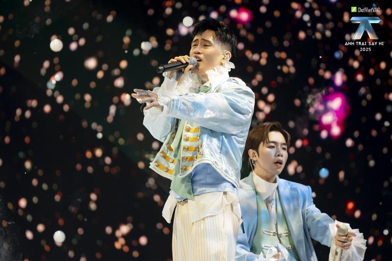 Ballad vào tay Anh Trai này chỉ có top 1: Hát chưa hết đã khóc sụt sịt, thất tình tuyệt đối không nghe- Ảnh 2.