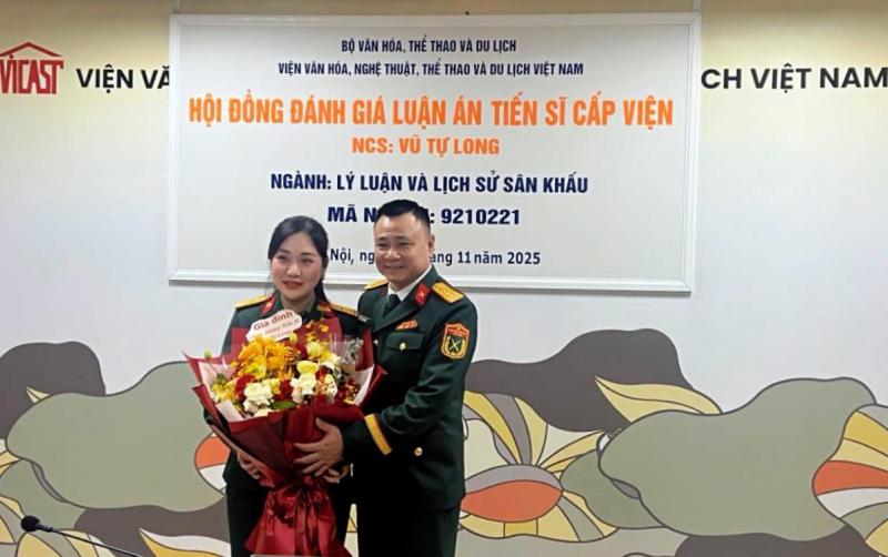 NSND Tự Long thành tiến sĩ đầu tiên của Nhà hát Chèo Quân đội- Ảnh 1.