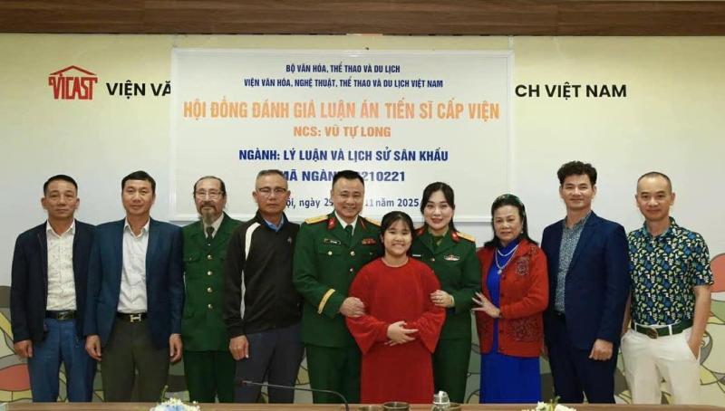 NSND Tự Long thành tiến sĩ đầu tiên của Nhà hát Chèo Quân đội- Ảnh 2.