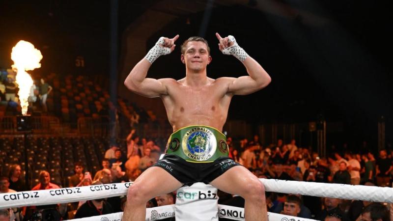 Võ sĩ boxing gây choáng váng với tiết lộ uống sữa vợ để tăng lực- Ảnh 2.