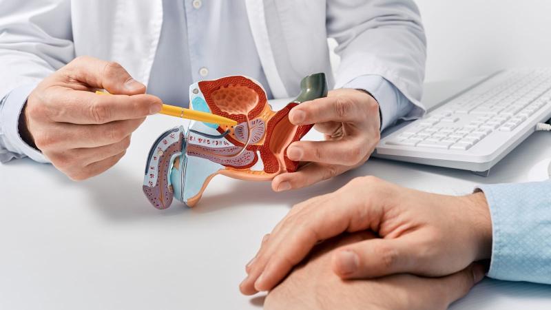 Ngày càng nhiều nam giới mắc ung thư tuyến tiền liệt: Thấy những dấu hiệu này thì làm ơn đừng bỏ qua- Ảnh 1.