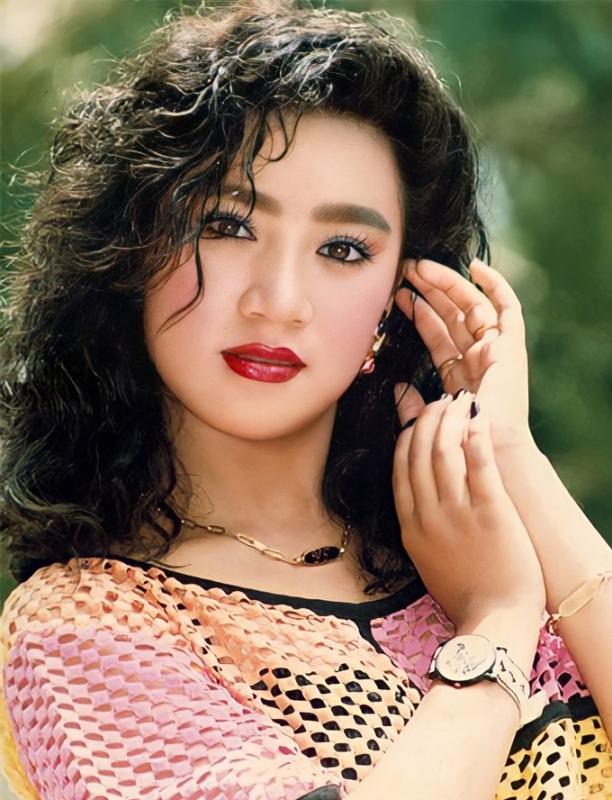 Mỹ nhân duy nhất được Lý Hùng công khai yêu: Là "biểu tượng sexy", từng nhận cát-xê 15 cây vàng, 2 lần đò- Ảnh 2.