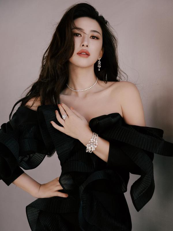 Khung hình "double sang": Vợ tỷ phú đọ sắc cùng mỹ nhân nhà trâm anh thế phiệt- Ảnh 12.
