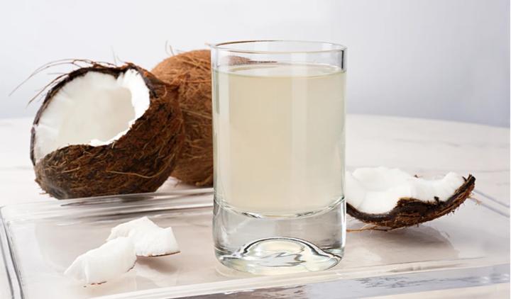 6 lợi ích khi uống nước dừa thường xuyên- Ảnh 1.
