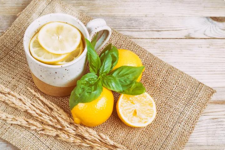 Điều gì xảy ra với cơ thể khi uống nước chanh ấm mỗi ngày?- Ảnh 1.