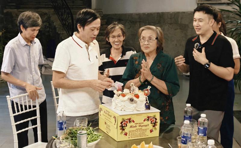 Tình hình của Hoài Linh khi sang tuổi 56- Ảnh 1.