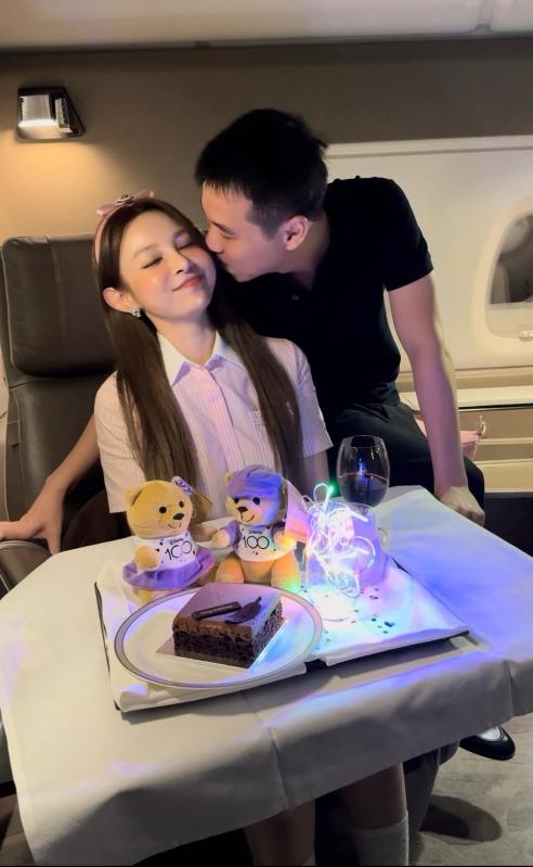 Cô gái Việt được chồng 