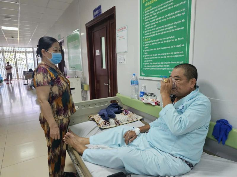 TPHCM: Số người nhập viện sau ăn bánh mì lên đến 100, chính quyền phường hành động 'khẩn'- Ảnh 3.