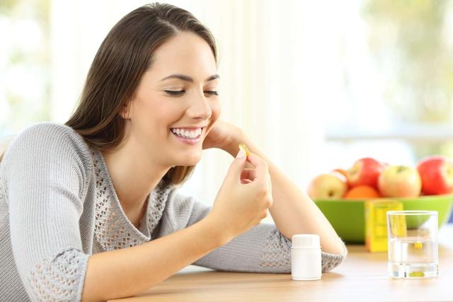 Không phải collagen, đây mới là loại vitamin được cho là giúp cơ thể “già chậm” - uống từ khi còn trẻ, về già càng hưởng lợi- Ảnh 1.