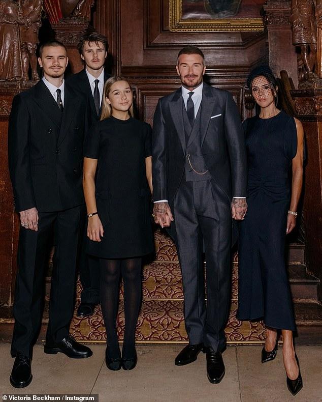 David Beckham - Victoria quá mệt mỏi rồi! Họ cố gắng liên lạc với con trai cả, mong con về nhà đón Giáng sinh- Ảnh 1.