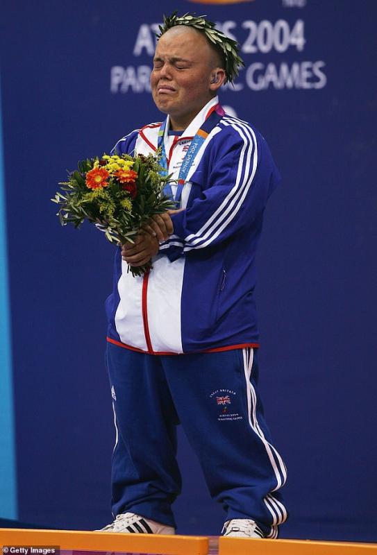 HCV Paralympic gạ gẫm bé gái 14 tuổi gửi ảnh khoả thân, và cái kết ê chề mất hết mặt mũi- Ảnh 1.