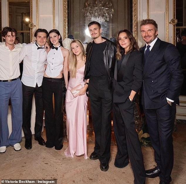 David Beckham - Victoria quá mệt mỏi rồi! Họ cố gắng liên lạc với con trai cả, mong con về nhà đón Giáng sinh- Ảnh 2.