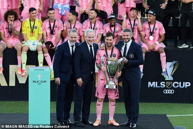 Nhà Beckham rạng rỡ ăn mừng cúp vô địch của Messi và Inter Miami, tiểu thư Harper visual xinh đẹp chiếm spotlight- Ảnh 5.