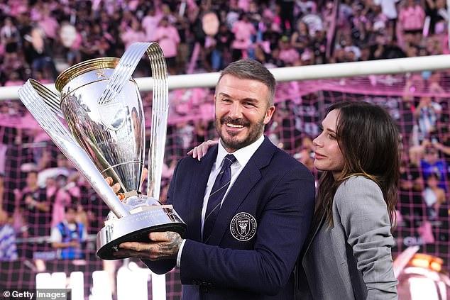 Nhà Beckham rạng rỡ ăn mừng cúp vô địch của Messi và Inter Miami, tiểu thư Harper visual xinh đẹp chiếm spotlight- Ảnh 4.