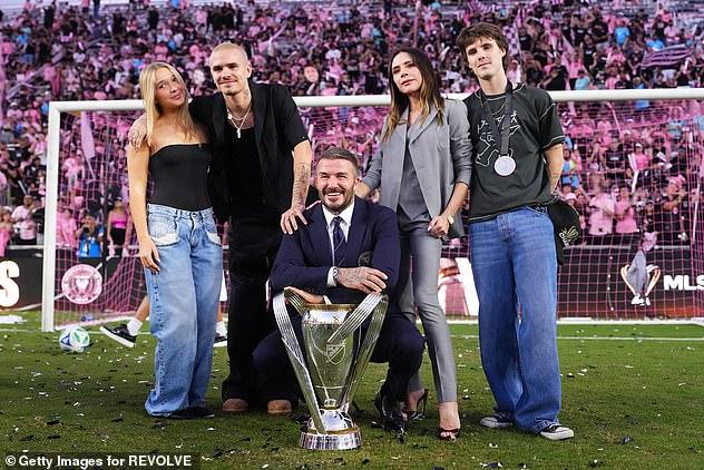 Lý do thực sự khiến vợ chồng Beckham bị con cả 
