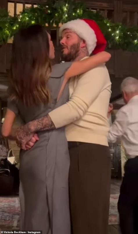 Hưởng loạt đặc quyền khi là con trai Beckham, 
