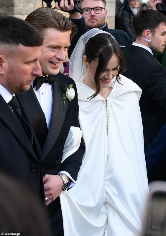 Kém miếng khó chịu: Nhà Beckham lên đồ 