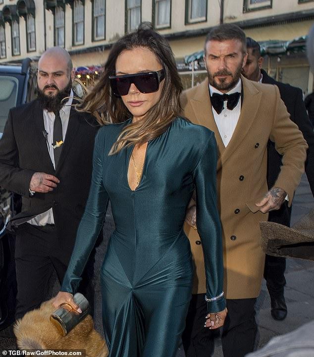 Kém miếng khó chịu: Nhà Beckham lên đồ 