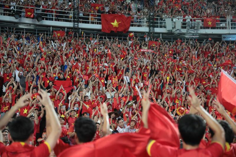 Đình Bắc đội mũ cối, cờ tổ quốc tung bay phấp phới mừng U22 Việt Nam "hạ" Thái Lan đẳng cấp giành vàng SEA Games- Ảnh 12.