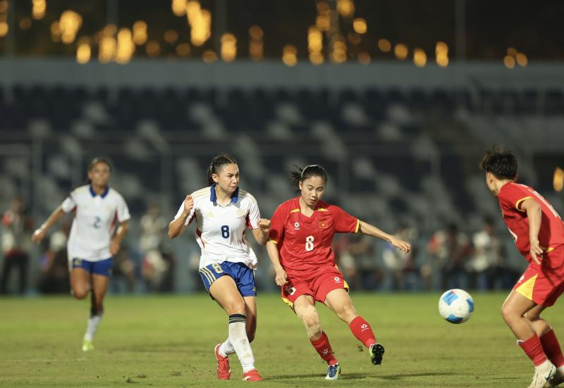 Tuyển nữ Việt Nam thua nghiệt ngã Philippines phút bù giờ tại SEA Games 33- Ảnh 1.