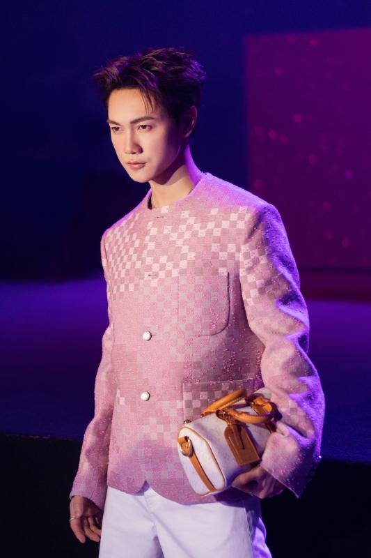 Loạt ảnh chưa được công bố bên trong siêu sự kiện Louis Vuitton: HIEUTHUHAI hát quá tình và tương tác hiếm có của dàn sao xịn- Ảnh 21.
