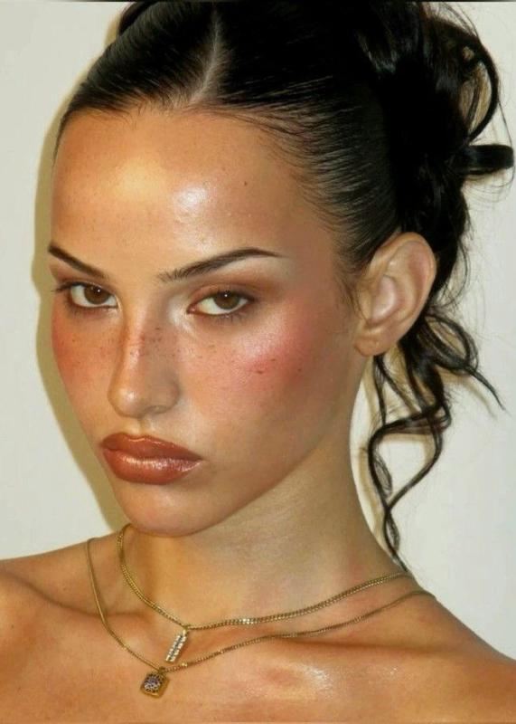 7 xu hướng làm đẹp nổi bật nhất năm 2025 do Vogue bình chọn- Ảnh 28.
