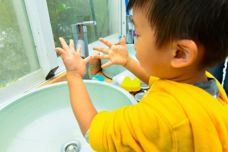 Phát hiện 96 loại độc tố ẩn chứa trong cơ thể 1 đứa trẻ, bác sĩ cảnh báo: Tránh xa 3 loại nhựa này- Ảnh 2.