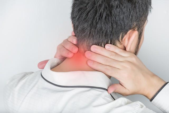 Khi cơ thể phát ra 4 tín hiệu này, rất có thể cột sống cổ đang "kêu cứu": Đừng đợi đến lúc liệt mới hối hận- Ảnh 1.