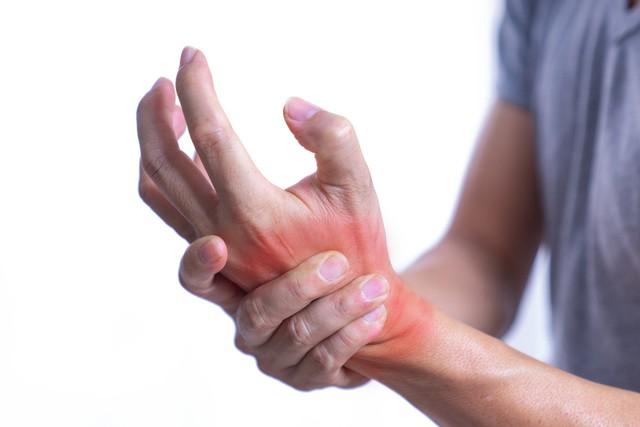 Khi cơ thể phát ra 4 tín hiệu này, rất có thể cột sống cổ đang "kêu cứu": Đừng đợi đến lúc liệt mới hối hận- Ảnh 2.