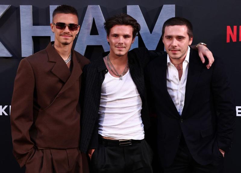 Gắt: Cậu ba nhà Beckham bảo vệ bố mẹ giữa lúc bị con cả 