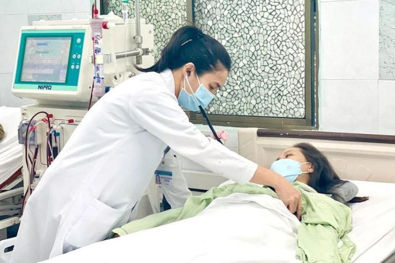 Nữ nghệ sĩ múa bị suy thận sau khi sinh con, chồng hiến thận cứu vợ: 