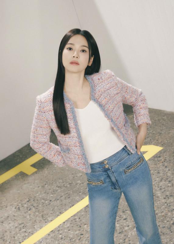 Mặc quần jeans theo phong cách tối giản: Song Hye Kyo chính là 