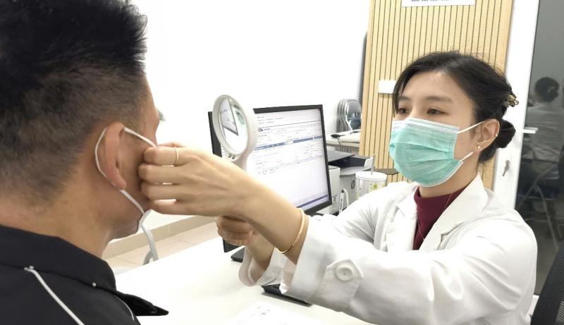 Ngứa dữ dội “vùng kín”, người đàn ông phát hiện điều không ngờ- Ảnh 2.