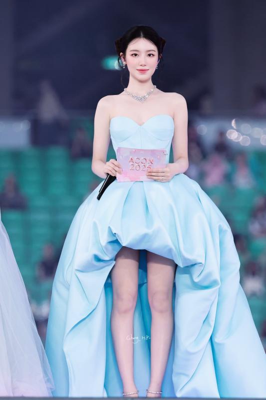 Mỹ nhân đẹp phát sáng, trời ưu ái nhan sắc làm gì cũng được tha thứ- Ảnh 1.