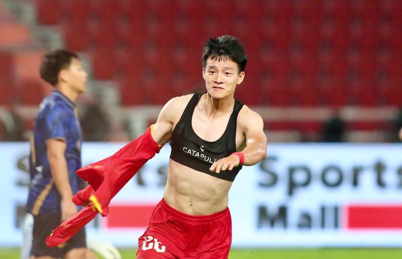 Hotboy Thanh Nhàn ghi bàn quyết định cho U22 Việt Nam cởi áo ăn mừng lộ body cực phẩm- Ảnh 3.