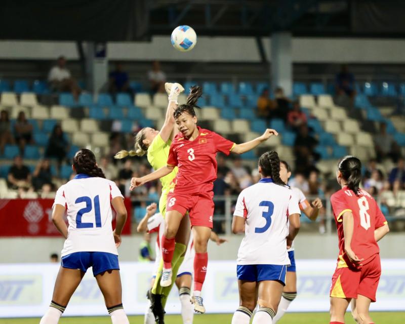 Tuyển nữ Việt Nam thua nghiệt ngã Philippines phút bù giờ tại SEA Games 33- Ảnh 7.