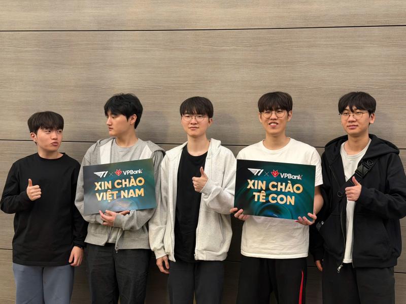 T1 chính thức đổ bộ Việt Nam: Faker gây sốt với khoảnh khắc siêu đáng yêu- Ảnh 1.