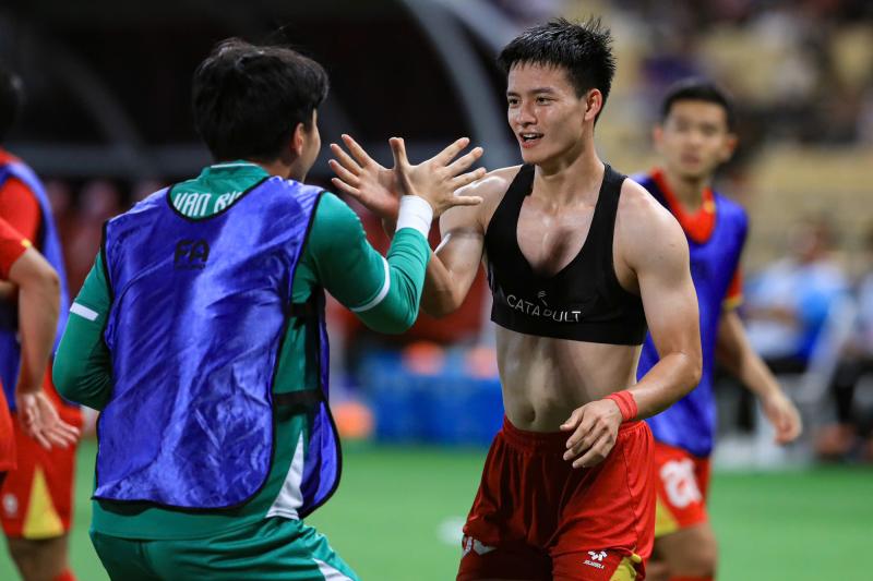 Hotboy Thanh Nhàn ghi bàn quyết định cho U22 Việt Nam cởi áo ăn mừng lộ body cực phẩm- Ảnh 6.