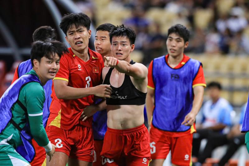 Hotboy Thanh Nhàn ghi bàn quyết định cho U22 Việt Nam cởi áo ăn mừng lộ body cực phẩm- Ảnh 8.