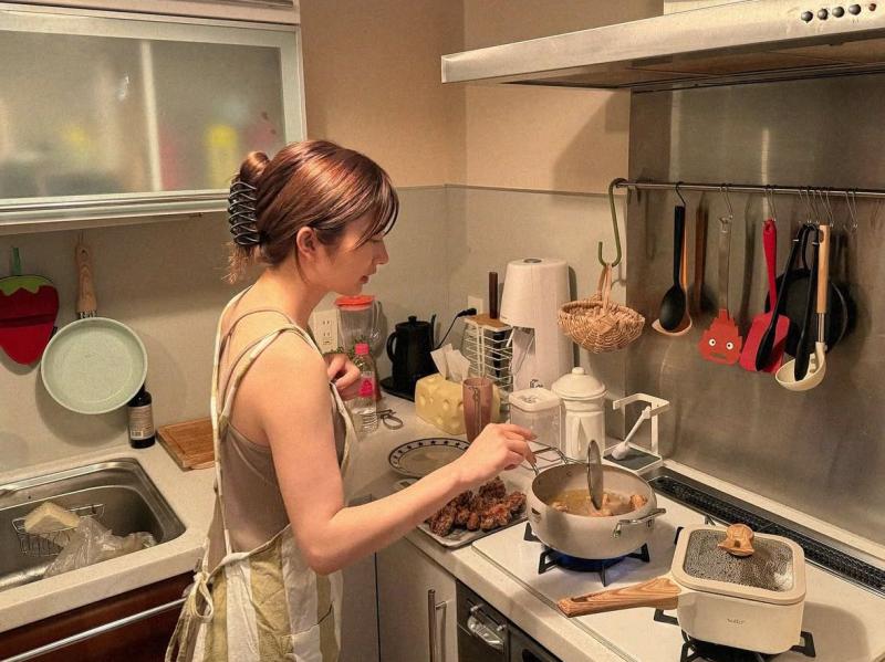 Nhà chật đến đâu cũng ĐỪNG để 8 thứ này gần bếp nấu, dễ cháy nổ còn biến chất, ăn vào như nuốt "ổ bệnh"- Ảnh 3.