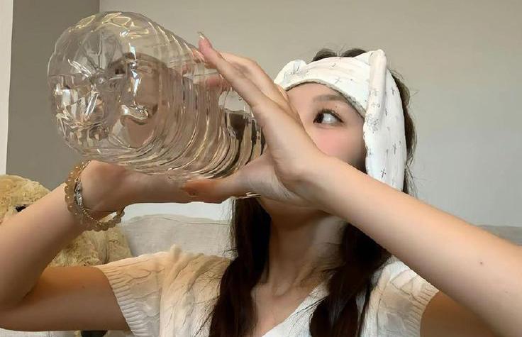 Cặp vợ chồng trẻ cùng mắc ung thư gan chỉ vì kiểu uống nước lọc nhiều người cho là sạch- Ảnh 2.