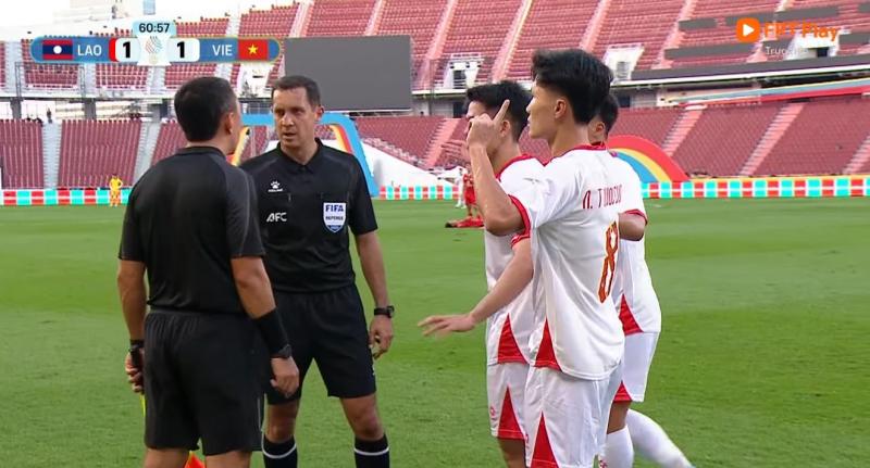 Đình Bắc lập cú đúp, U22 Việt Nam chật vật thắng Lào 2-1: Đường đến HCV SEA Games 33 đầy gian nan- Ảnh 3.