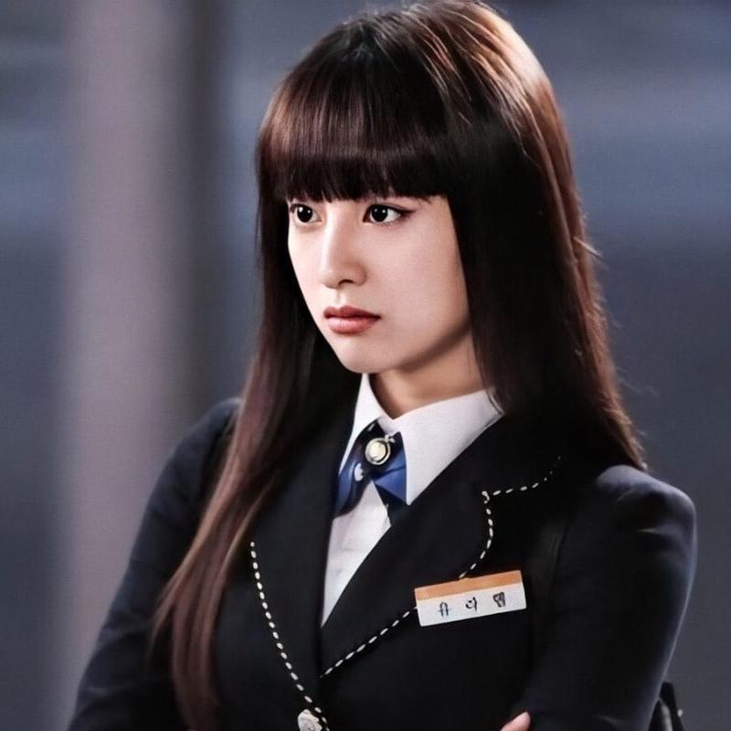 Tiểu thư Samsung khiến quá khứ của Kim Ji Won được nhắc lại- Ảnh 8.