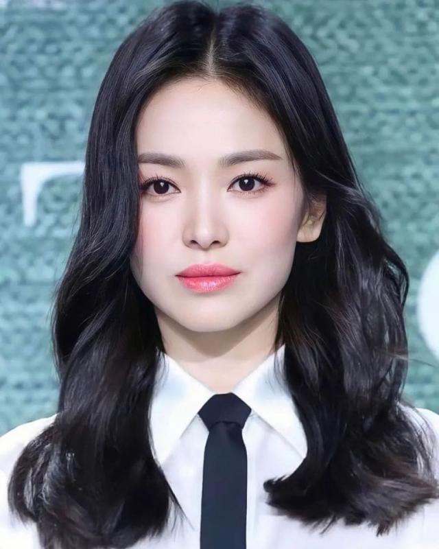 5 mỹ nhân lệch chuẩn mặt V-line vẫn đẹp rụng rời: Song Hye Kyo, Kim Ji Won đều góp mặt- Ảnh 4.