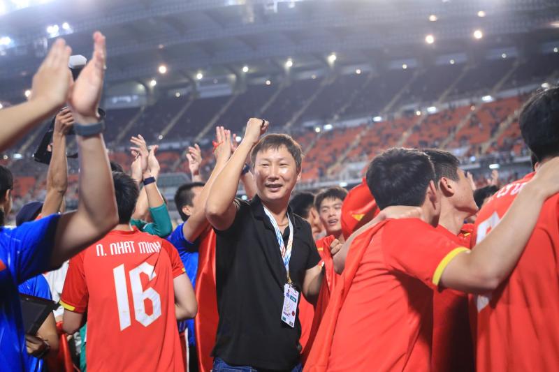 Khoảnh khắc U22 Việt Nam vô địch, Quốc ca Việt Nam vang lên đầy tự hào tại SEA Games- Ảnh 3.