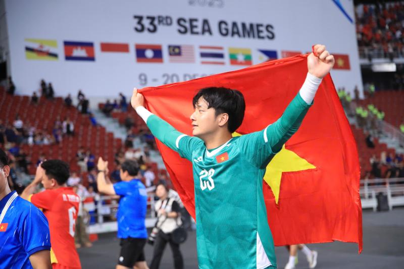 Đình Bắc đội mũ cối, cờ tổ quốc tung bay phấp phới mừng U22 Việt Nam "hạ" Thái Lan đẳng cấp giành vàng SEA Games- Ảnh 19.