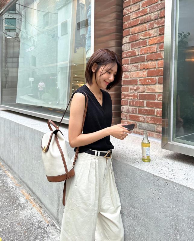 Bí quyết mặc đẹp của người yêu tài tử Jung Kyung Ho, U40 ai cũng muốn sành điệu như thế này- Ảnh 4.