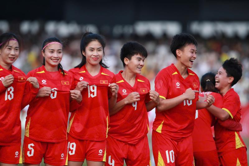 Bộ đôi "sóc nhỏ" 1m52 ghi bàn giúp tuyển nữ Việt Nam đè bẹp Myanmar, thẳng tiến vào bán kết SEA Games- Ảnh 5.